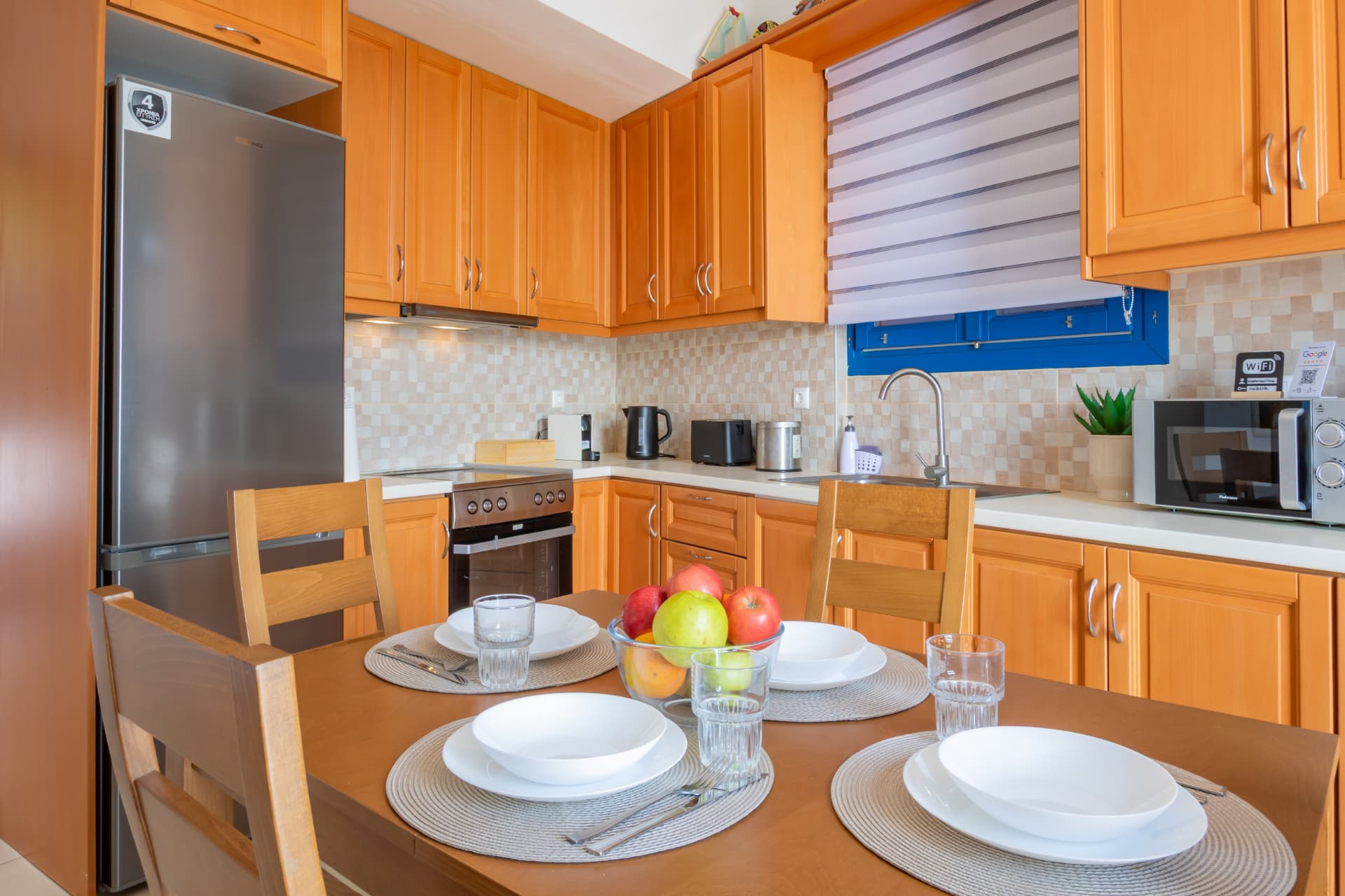 Kitchen & dining